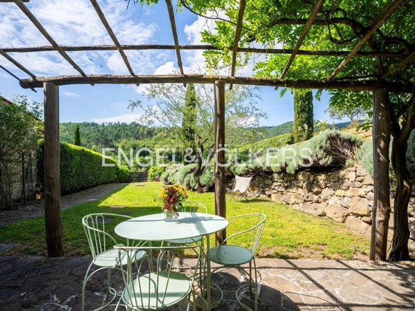 casa indipendente in vendita a Carmignano