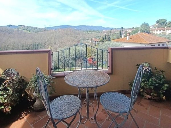 casa indipendente in vendita a Carmignano