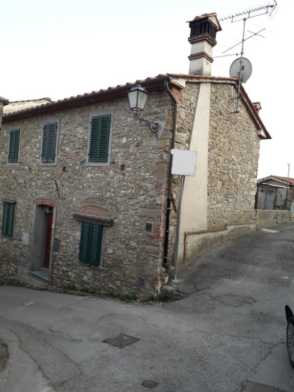 casa indipendente in vendita a Carmignano