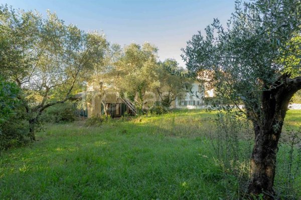 casa indipendente in vendita a Carmignano