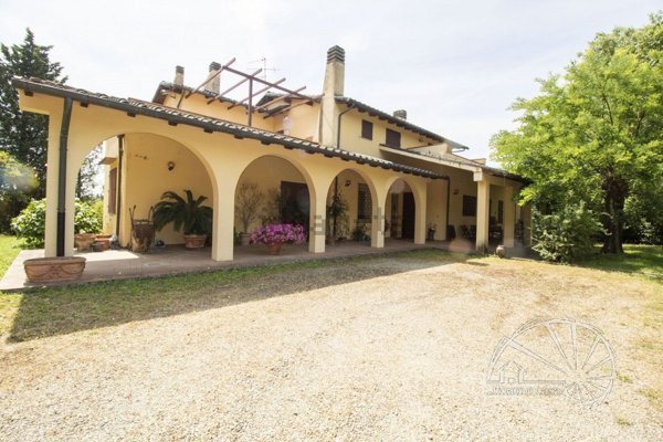casa indipendente in vendita a Carmignano