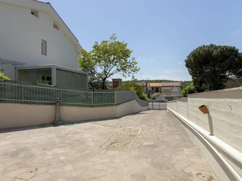 casa indipendente in vendita a Carmignano