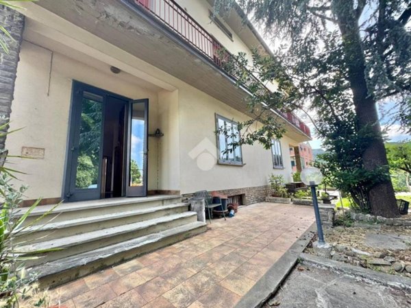 casa indipendente in vendita a Carmignano