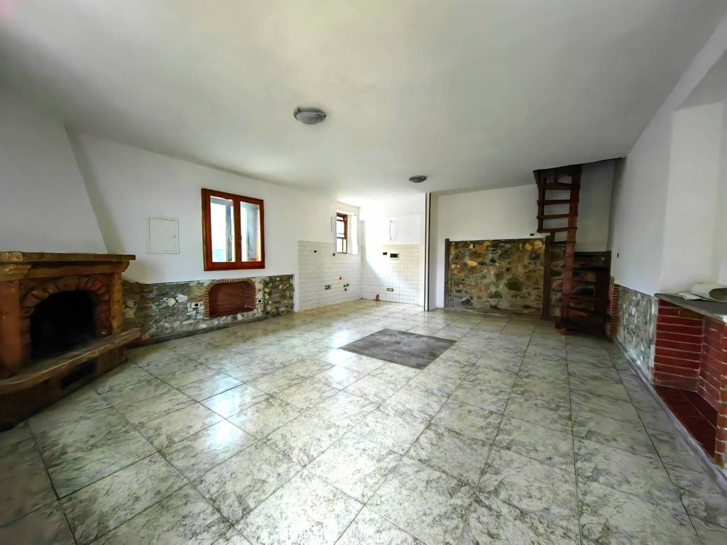 casa indipendente in vendita a Carmignano