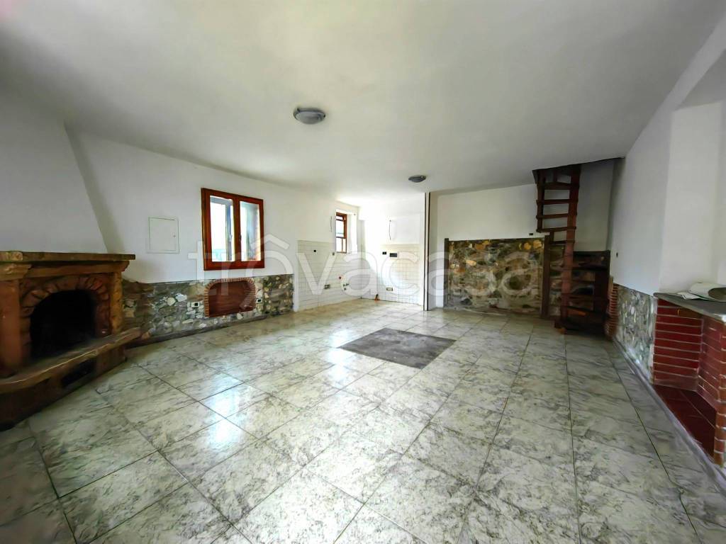 casa indipendente in vendita a Carmignano