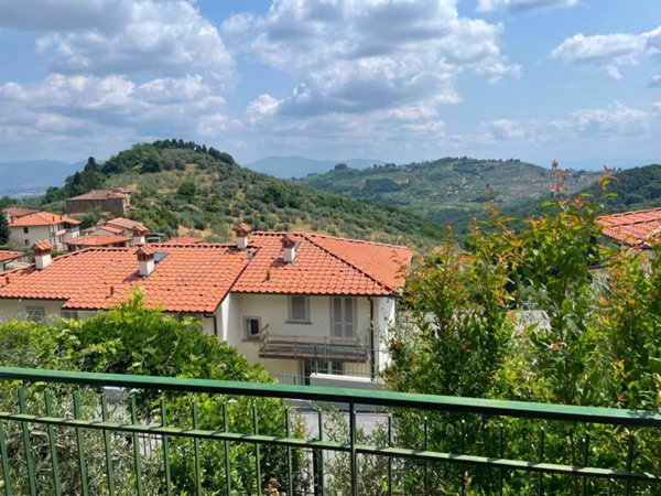 casa indipendente in vendita a Carmignano