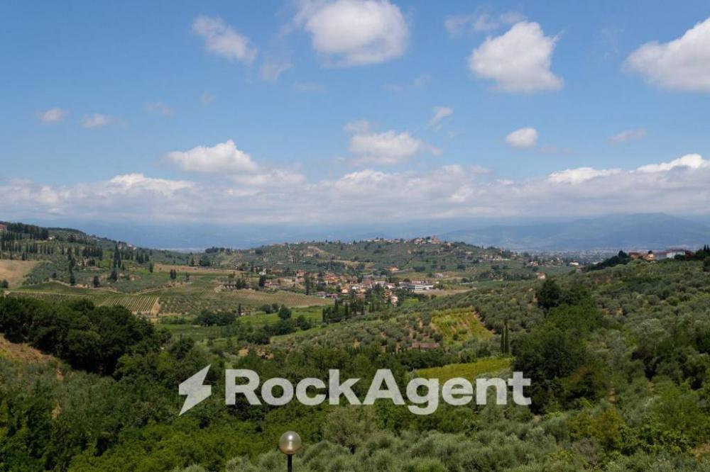 casa indipendente in vendita a Carmignano