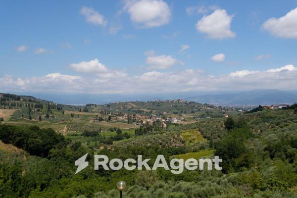 casa indipendente in vendita a Carmignano