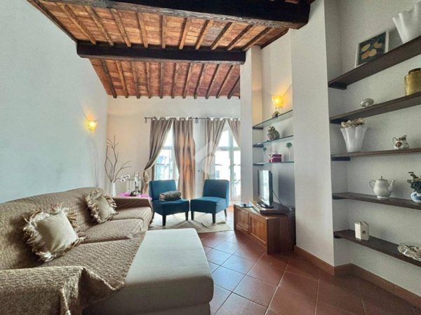 casa indipendente in vendita a Carmignano