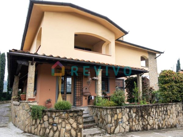 casa indipendente in vendita a Carmignano