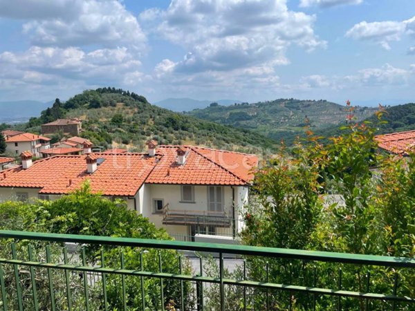 casa indipendente in vendita a Carmignano