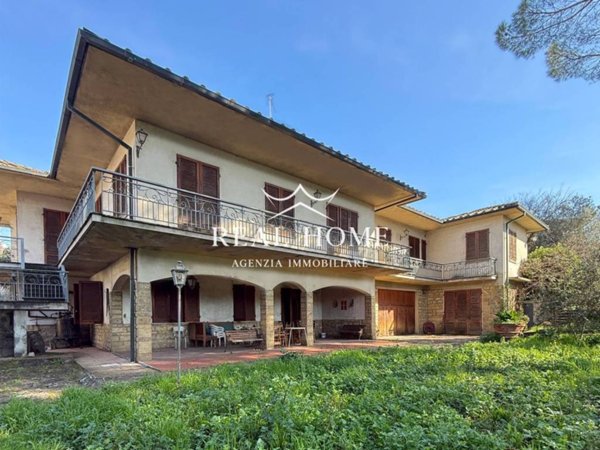 casa indipendente in vendita a Carmignano