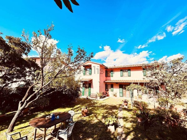 casa indipendente in vendita a Carmignano