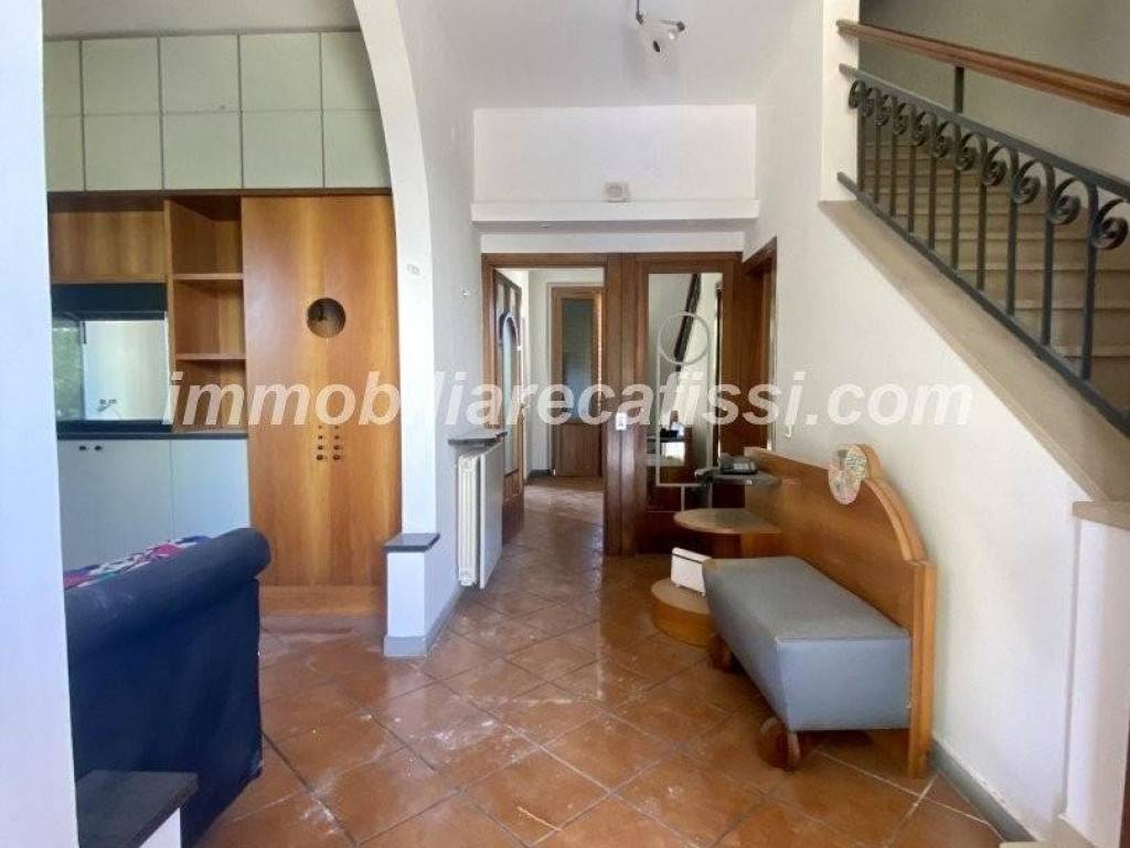 casa indipendente in vendita a Carmignano