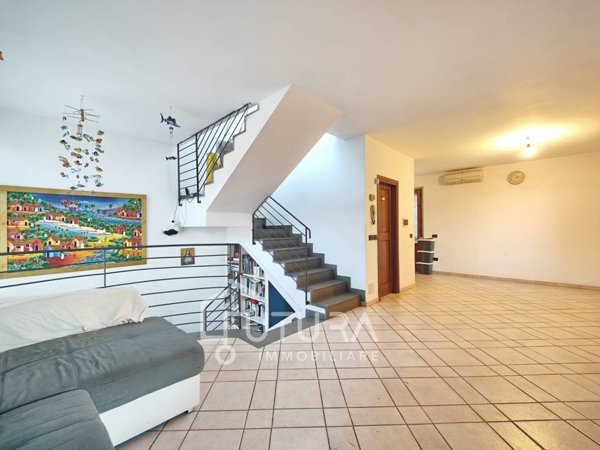 casa indipendente in vendita a Carmignano