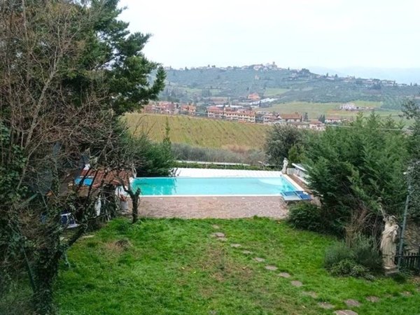 casa indipendente in vendita a Carmignano
