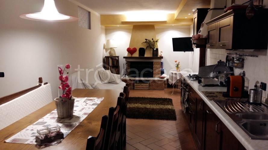 casa indipendente in vendita a Carmignano