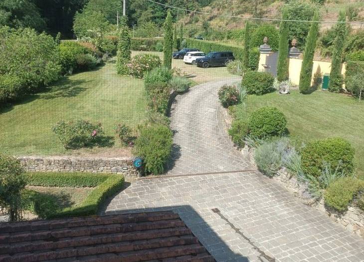 casa indipendente in vendita a Carmignano