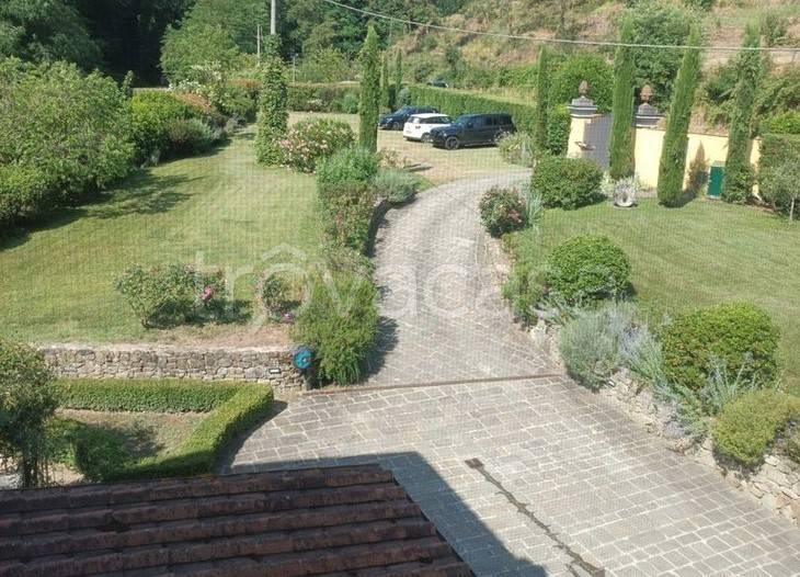 casa indipendente in vendita a Carmignano