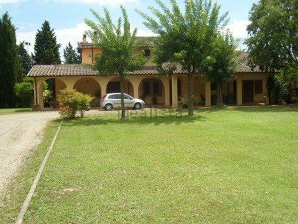 casa indipendente in vendita a Carmignano
