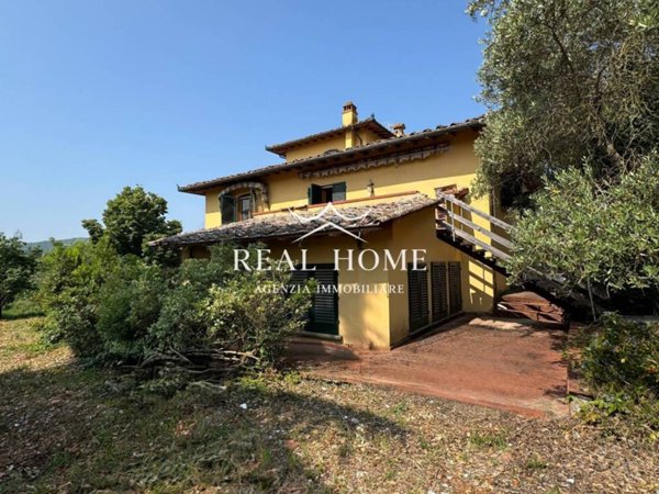 casa indipendente in vendita a Carmignano