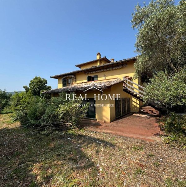 casa indipendente in vendita a Carmignano