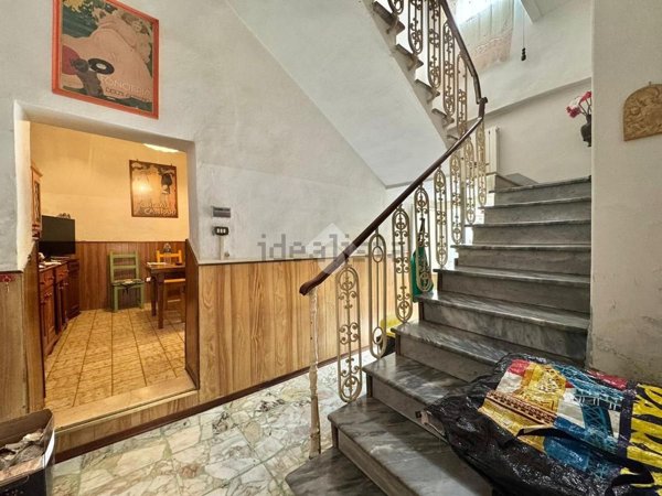 casa indipendente in vendita a Carmignano