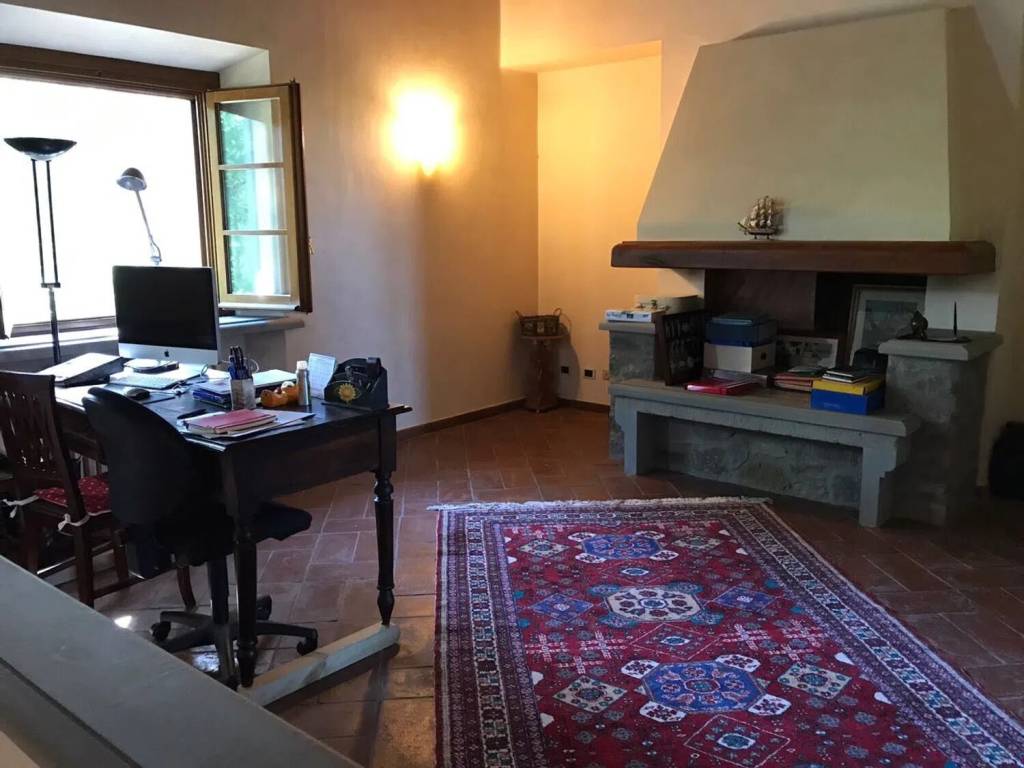 casa indipendente in vendita a Carmignano