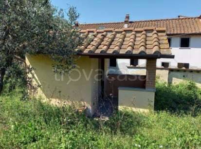 casa indipendente in vendita a Carmignano