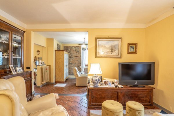 casa indipendente in vendita a Carmignano