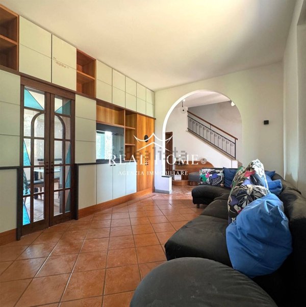 casa indipendente in vendita a Carmignano