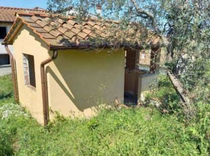 casa indipendente in vendita a Carmignano