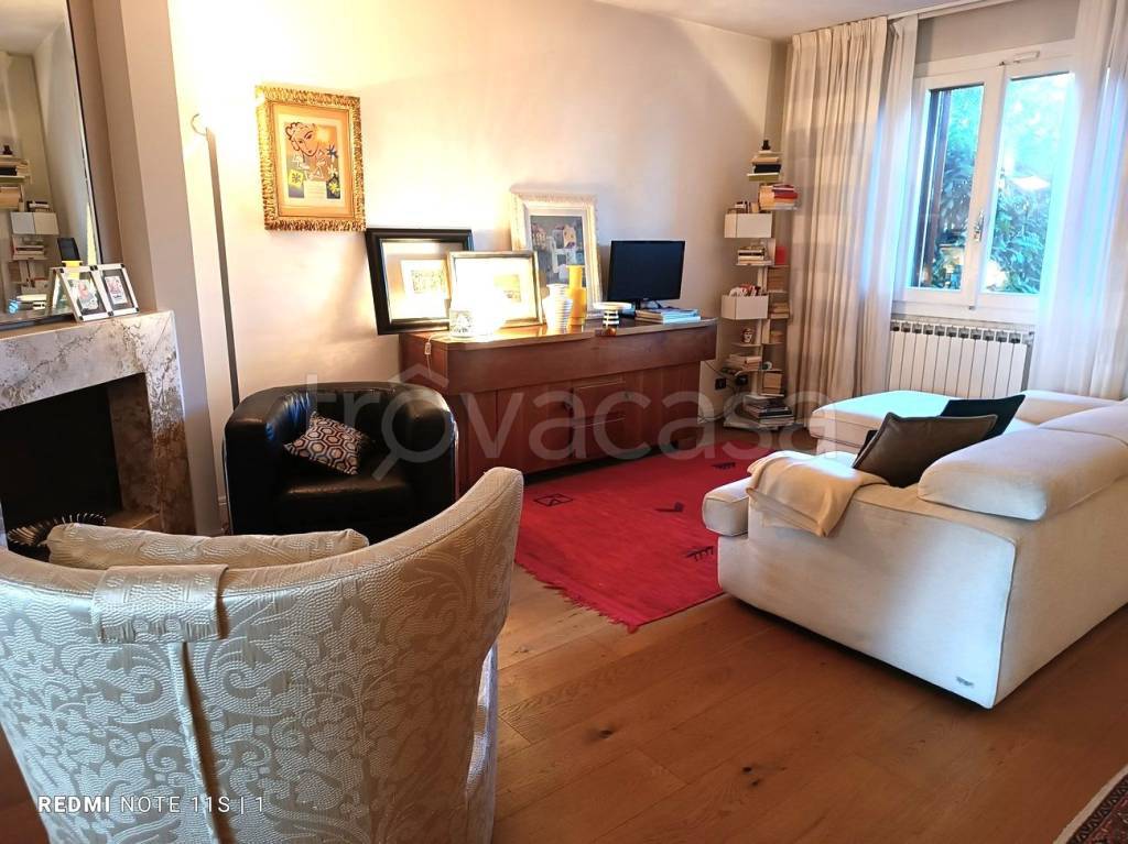 casa indipendente in vendita a Carmignano