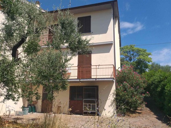 casa indipendente in vendita a Carmignano