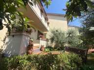 casa indipendente in vendita a Carmignano