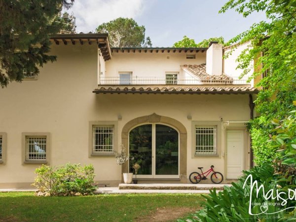 casa indipendente in vendita a Carmignano