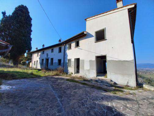 casa indipendente in vendita a Carmignano
