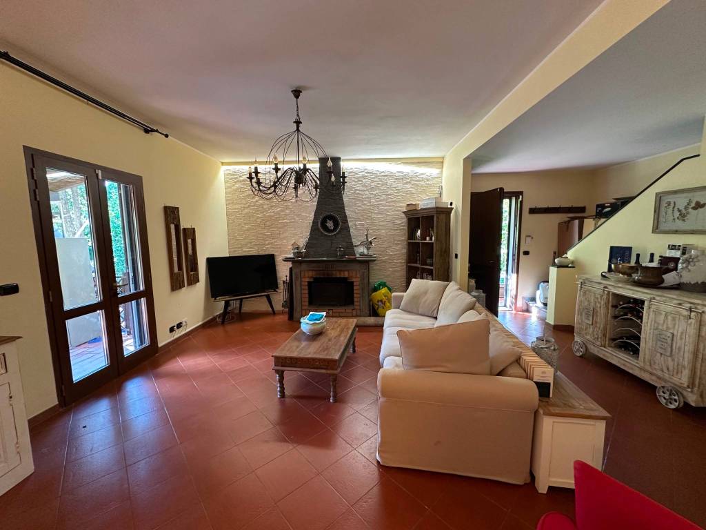 casa indipendente in vendita a Carmignano