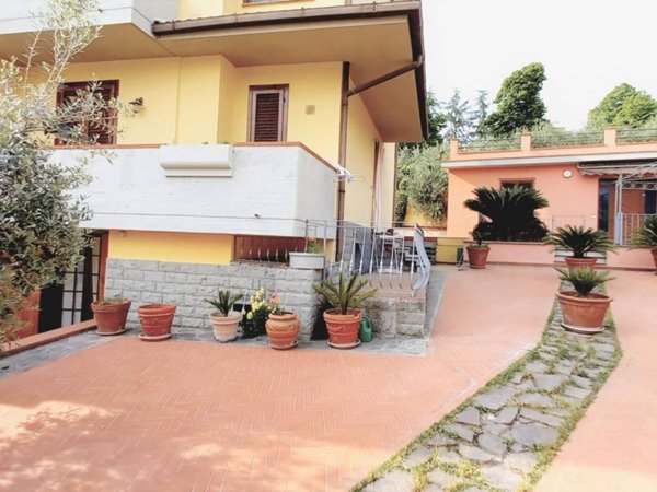 casa indipendente in vendita a Carmignano