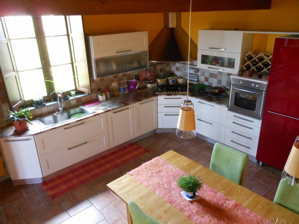 casa indipendente in vendita a Carmignano