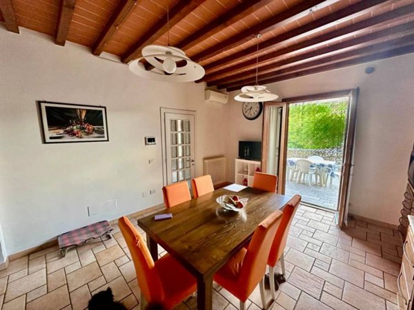 casa indipendente in vendita a Carmignano