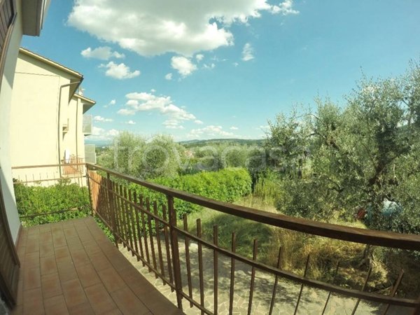 casa indipendente in vendita a Carmignano