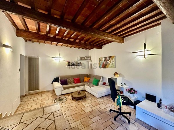 casa indipendente in vendita a Carmignano