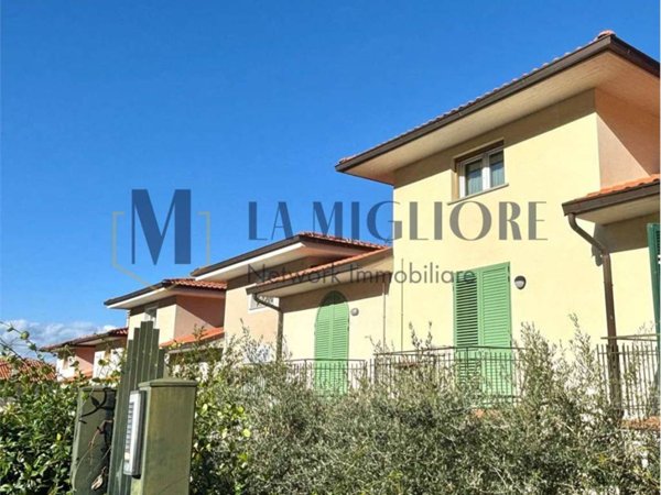 casa indipendente in vendita a Carmignano
