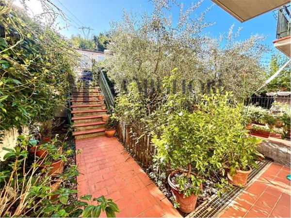 casa indipendente in vendita a Carmignano