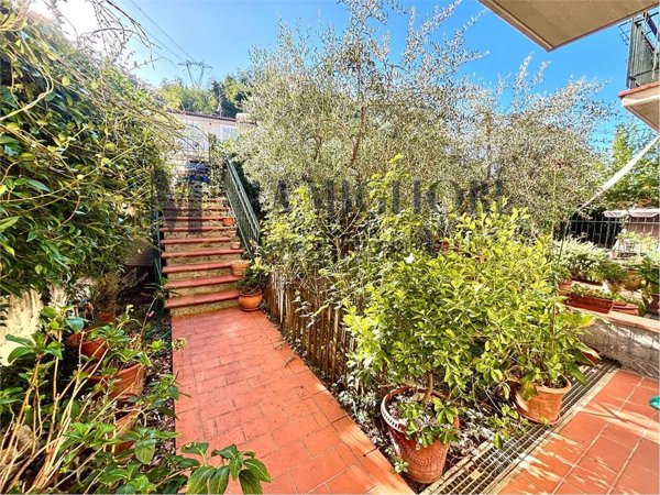 casa indipendente in vendita a Carmignano