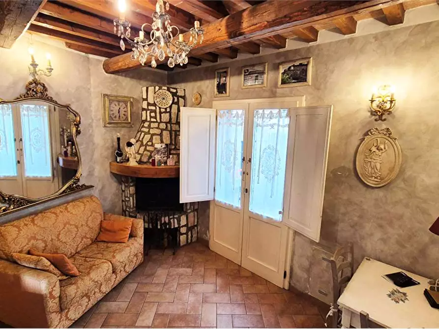 casa indipendente in vendita a Carmignano