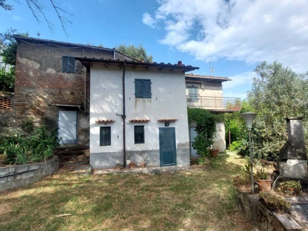 casa indipendente in vendita a Carmignano