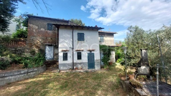 casa indipendente in vendita a Carmignano