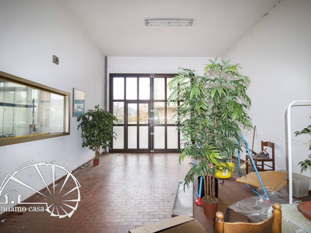 locale di sgombero in vendita a Carmignano